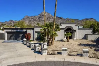 Image de Large Private luxury Oasis! Perfectly located near all the action, & Az sights! !