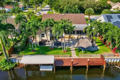 Image de Waterfront Home! ! Gulf Stream with Kayaks