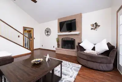 Image de Spacious Welcoming Oasis With Gameroom