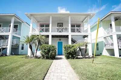 Image de 🌴 Modern Eco Village Townhome – Steps from the Gulf!