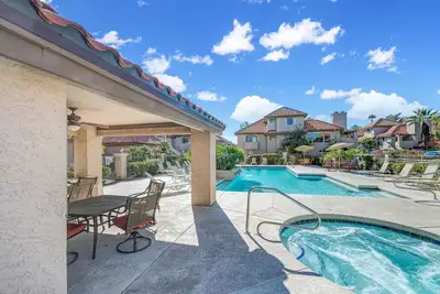 Image de Scottsdale Oasis ~ Refreshing Pool and HotTub ~ King Bed ~ Pet-Friendly