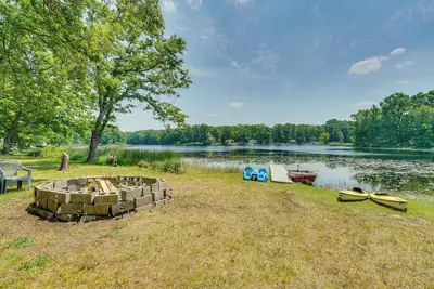Image de Lakefront Brohman Retreat w\/ Dock & Fire Pit!