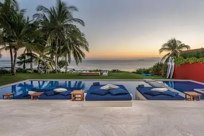 Image de Stunning Beachfront Villa, Chef & Butler Service w\/ Golf, Spa, Beach Clubs & Mor