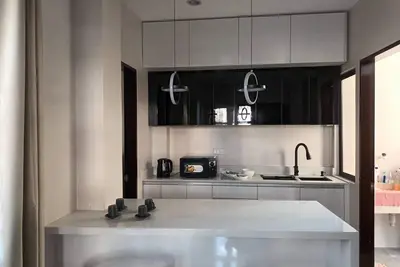 Image de Elegant\/ Centrally located townhouse.