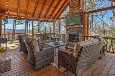 Image de Moondance Manor - Panoramic Views | Sleeps 12 | Above Garage Apartment | Hot Tub & Game Room