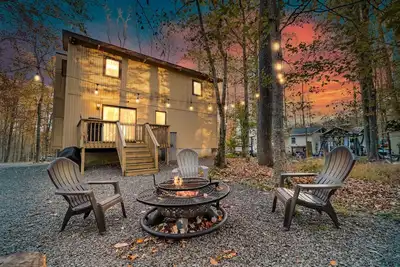 Image de Pet friendly - no pet fee, Firepit, Pellet Fireplace, Wi-Fi, Tv, Bbq Grill, Deck