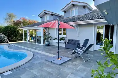 Image de Cozy vacation home with beautiful pool, terrace and garden