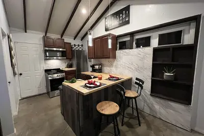 Image de Cozy Loft W\/ private parking.