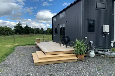 Image de Tiny on New York - close to vineyards in picturesque Martinborough