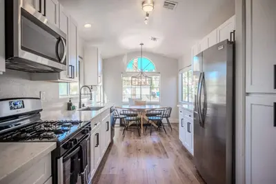 Image de The Pagentry | Modern Home with a King Bed