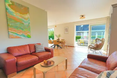 Image de Cozy spacious house with fireplace. Walking distance from the beach