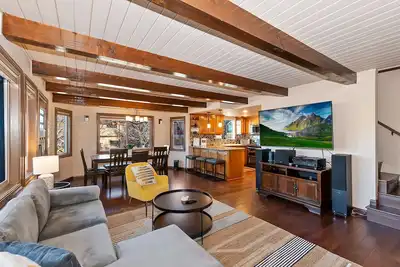 Image de Bufflehead Cottage by Destination Big Bear: Pool Table! Spa! Mountain Views!