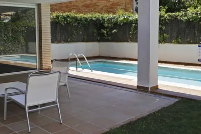 Image de Appartement avec piscine, terrasse et climatisation à 100m de la plage