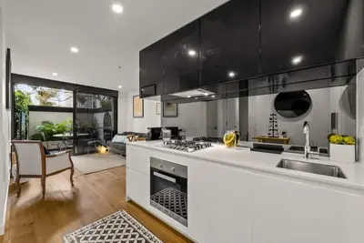 Image de StayCentral - Hawthorn East Elegance with Study - Albert St, Hawthorn East - 2 Bedrooms, 2 Beds, 2 Bathrooms, 2 parking spots.