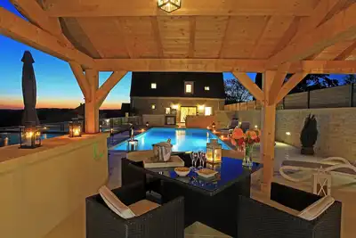 Image de Demeure de charme avec piscine privative proche Sarlat dans magnifique domaine
