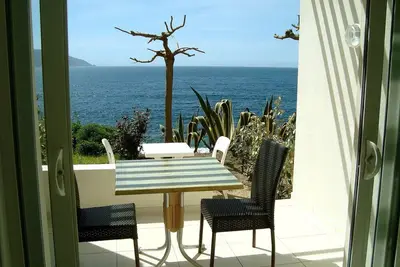 Image de Studio N°2 à Tiuccia, les pieds dans l'eau, climatisé, wifi