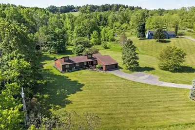 Image de Hot Tub | Pet Friendly | Canandaigua | Flx