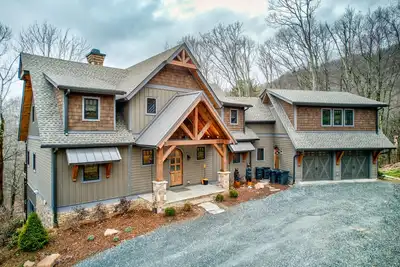Image de Triple Bear Lodge 4bd/5. 5ba home in Lodges of Eagles Nest. Includes Hot tub, Firepit, and Game room.