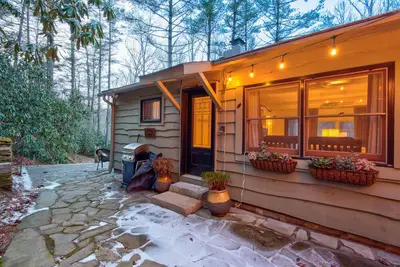 Image de Orchid Cabin- Wonderful 4bd/3ba w/Foosball, pet friendly, near Original Mast General, River
