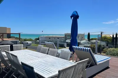 Image de Sea views, located at Hooper's beach. Town center.