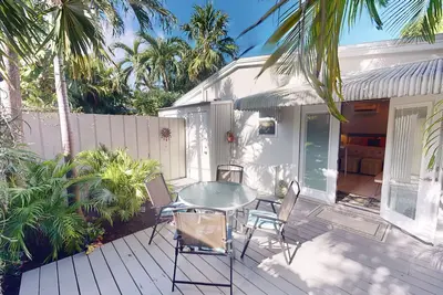 Image de Maryann's Place - Large Monthly Studio (New Listing)