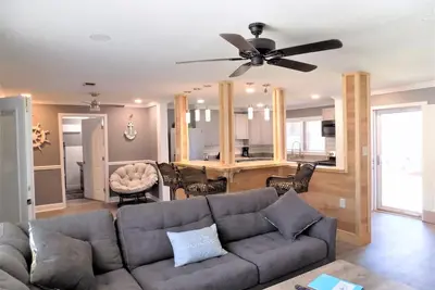 Image de The Bayou Front Home