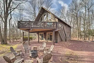 Image de Lake Harmony Access: Home w/ Game Room + Fire Pit!