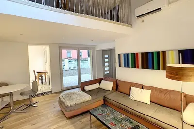 \"le patio\" rien que pour vous, au calme. . .