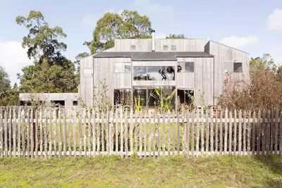 Image de Sea Ranch Style Farmhouse on 80 Magical Acres - Walk to Town