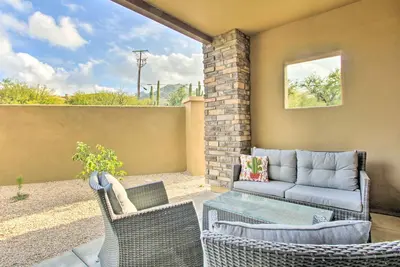 Image de Walkable Cave Creek Townhome w/ Private Patio!