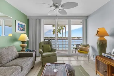 Image de Bay Front Bahia Vista Condo 8-414