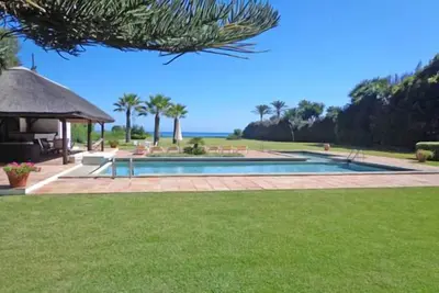 Image de Amazing Beachfront Villa, heated pool, Marbella