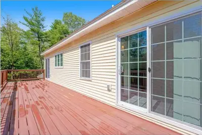 Image de Upstairs unit- sleeps 4- minutes to Smugglers Notch Ski resort!