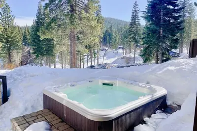 Image de Luxury Northstar Home| Hot Tub| Walk to Ski Lifts
