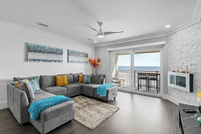 Image de Oceanfront Luxury Condo with a Stunning Interior!