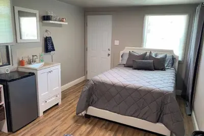 Image de Newly Remodeled! ! ! Destination Downtown Lodi Cabana