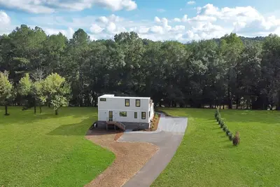 Image de Unique Container House on the Etowah River!