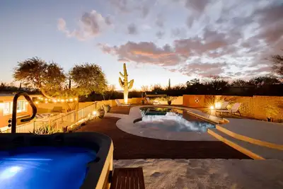 Image de Mtn views, pool, hot tub, fire pit / 2 King suites / game room / modern & luxe