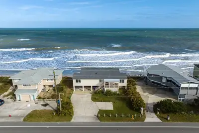 Image de White Heron Beach House | Sunny Oceanfront Getaway w. Direct Beach Access