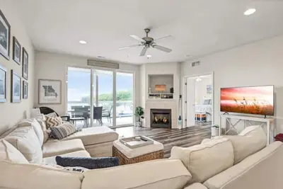 Image de Osage Oasis-Lake View, Free Boat Slip - Lake of the Ozarks easy living