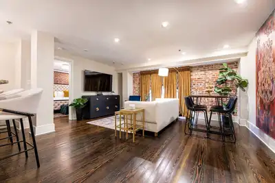 Image de The Saint - Historic Fq Apt. - 60 Day Min. Rental