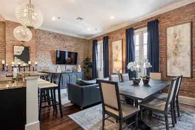 Image de Chic, 2b/2. 1b French Quarter Apt - 60 Day Min. Rental