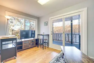 Image de Cozy Water-View Apt in the Heart of Downtown!