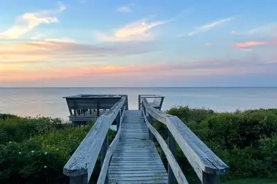 Image de Oceanfront Charming and Rustic Cape Cod Cottage Sleeps 8
