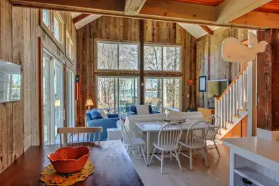 Image de Picture perfect guest cottage offers privacy, sea breezes and views