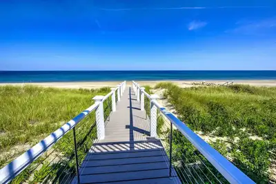Image de Oceanfront! Fabulous new construction with Central Ac at East Sandwich Beach