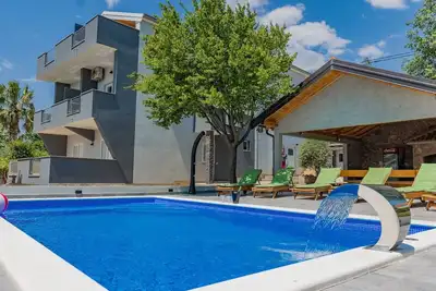 Image de Agréable appartement pour 4 personnes avec Wifi, climatisation, piscine, Tv et patio