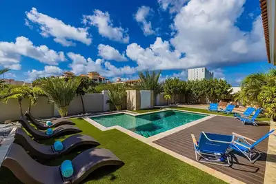 Image de Amazing 4br 3ba Villa @ Palm Beach w\/ New Pool