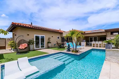 Image de Luxury & New ~ 5*Location ~ Pool ~ Outdoor Kitchen