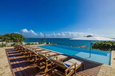 Image de BeachFront Villa w/ Pool, Sleeps 16, Dining, & Tub